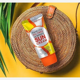 ضد افتاب اویل فری بی رنگ فارم استیspf50 مناسب پوست های مختلط و چرب